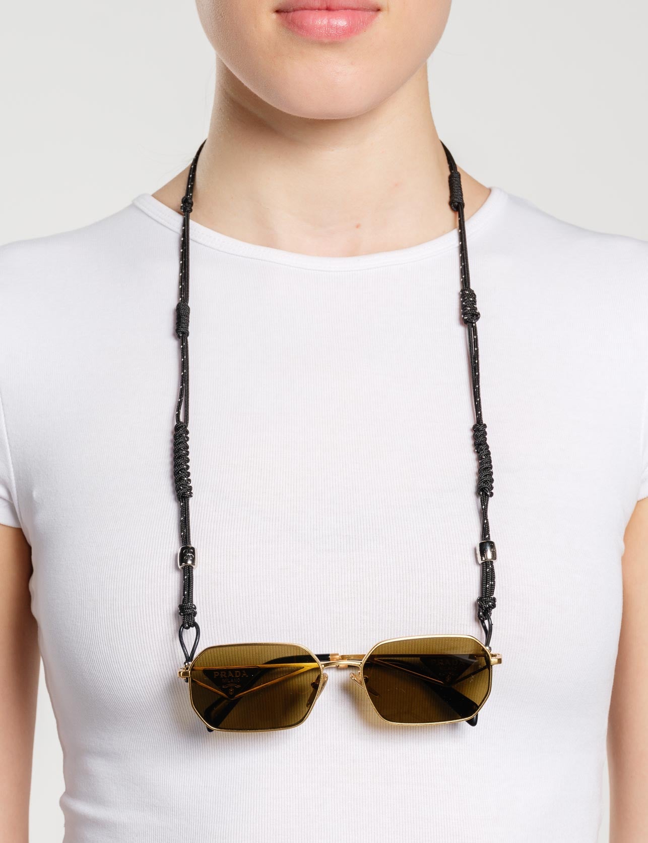 How to Wear a Glasses Chain (Eyewear Strap): 2026 Styling Guide