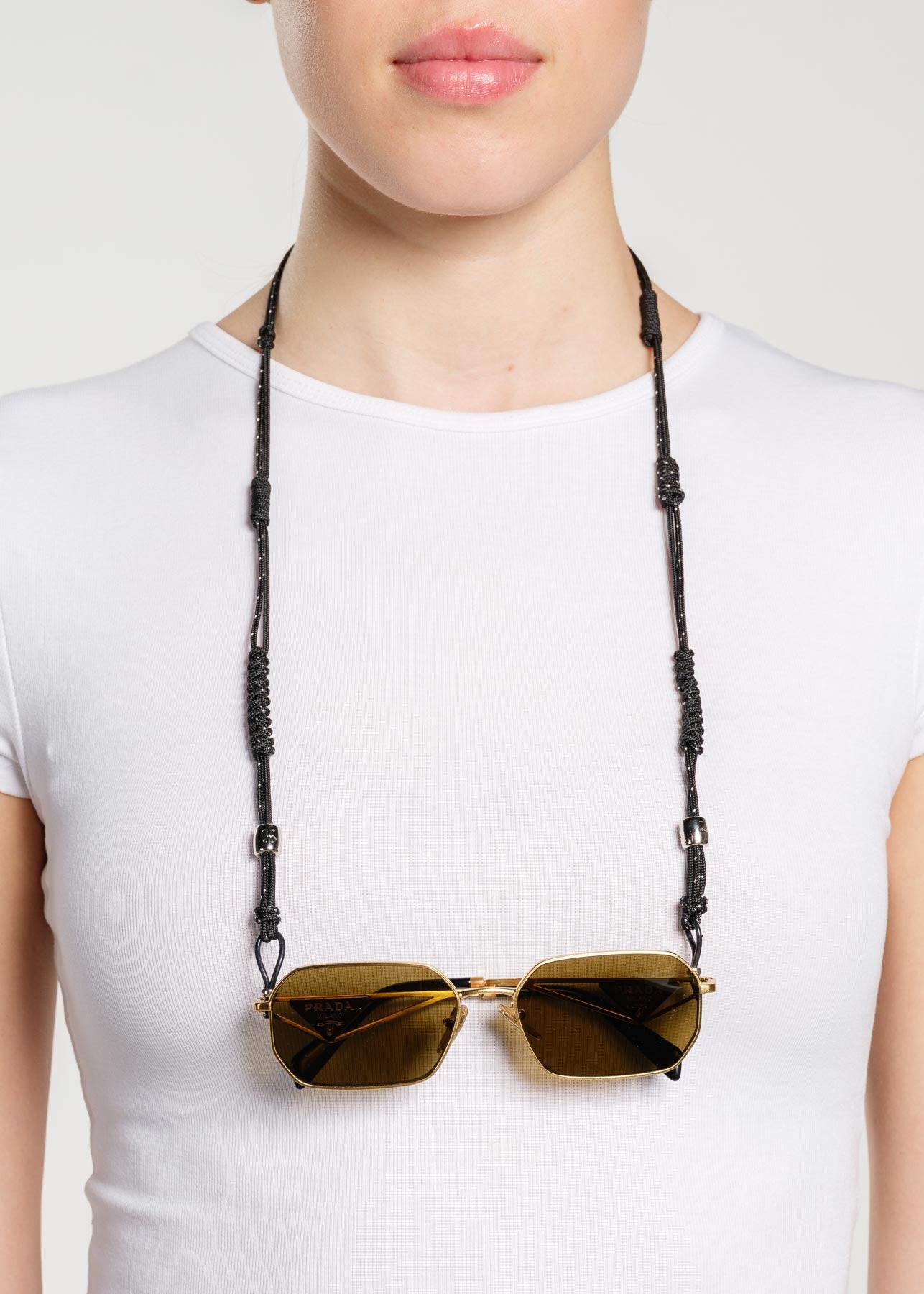 How to Wear a Glasses Chain (Eyewear Strap): 2026 Styling Guide
